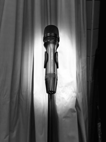 مايكروفون سلك احترافي SHURE SH-66A مع كيبل – صوت ن...