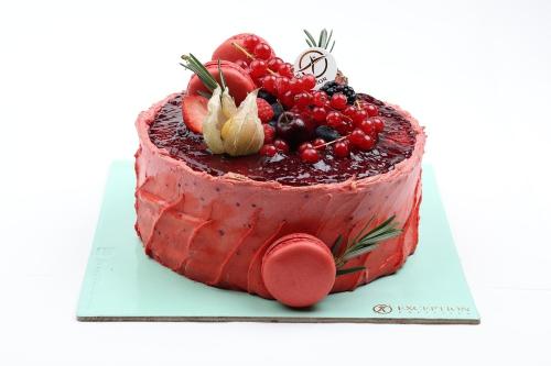 Red berry cake 20 cm size