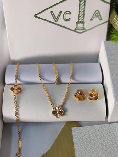 طقم فان كليف