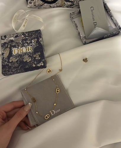 سلسال ديور مع حلق