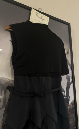 W23