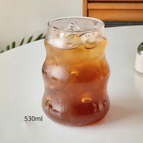 كوب زجاجي شفاف