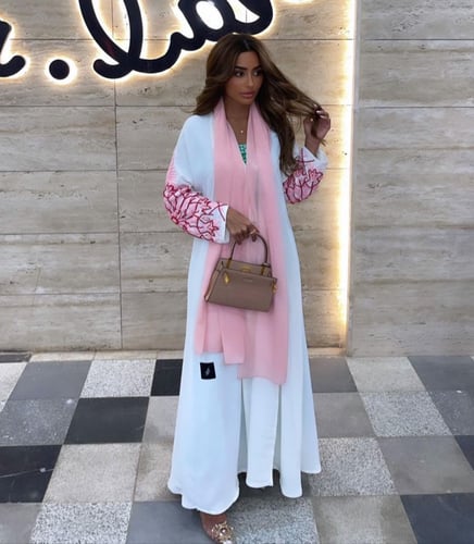 A8 عباية قصة كلوش شك يدوي وردي