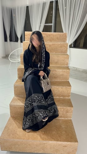 A2 عباية سودا كلوش