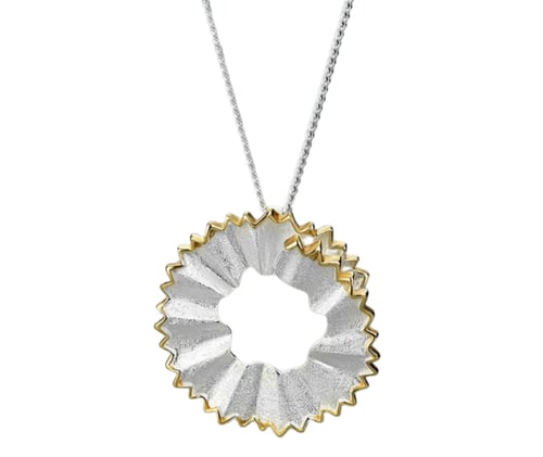 قلادة النشارة