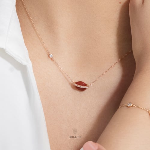 تعليقة بحجر البارون مرصعة بالألماس المدور