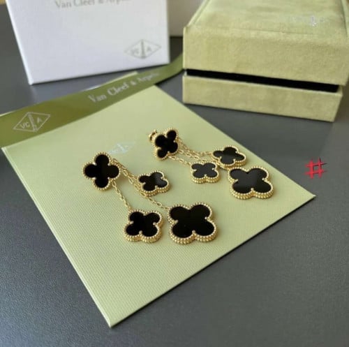 حلق فانكليف طويل اسود