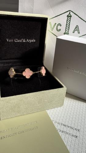 اسوارة فانكليف بيبي بينك ذهبي هاي كواليتي مع الملح...