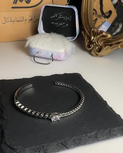 اسوارة انيقة باللون الذهبي والفضي ( 017 )