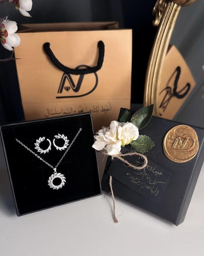 طقم انيق فضي سلسال وحلق( 055 )