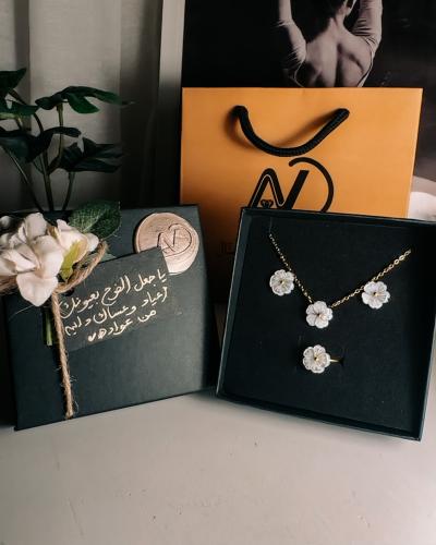 طقم الزهرة البيضاء ( 054 )