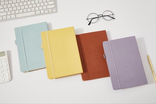 أجندة غير مؤرخة (اعتناق الكتابة) - سماوي