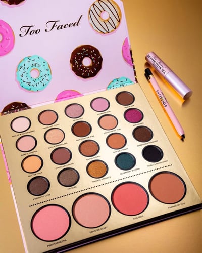 Toofaced you drive me glazy makeup set مجموعه من ت...