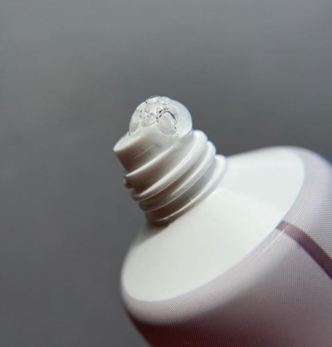 غسول جل لطيف مرطب 5.5 بالأرز الأسود من هاروهارو -...