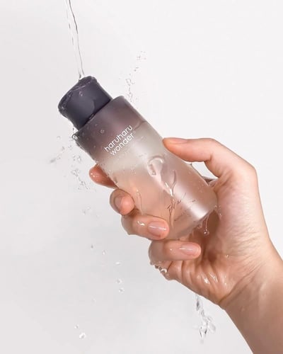 تونر الأرز الأسود بحمض الهيالورونيك للبشرة الحساسة...