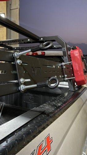 Recovery locks and brackets