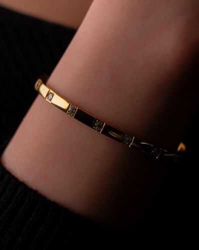 إسوارة جذوة مطلية بالذهب عيار 18 ومرصعة بالزركون -...