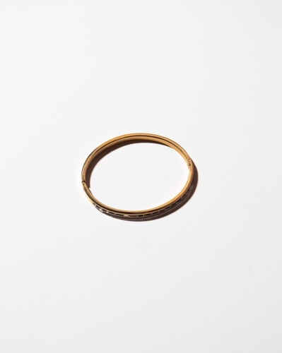 إسوار نبض مطلية بالذهب عيار 18 ومرصعة بالزركون - ق...