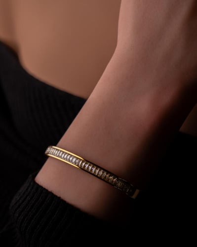 إسوارة وميض مطلية بالذهب عيار 18 ومرصعة بالزركون -...