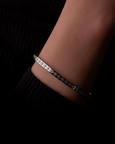 إسوارة سمو مطلية بالذهب عيار 18 ومرصعة بالزركون -...