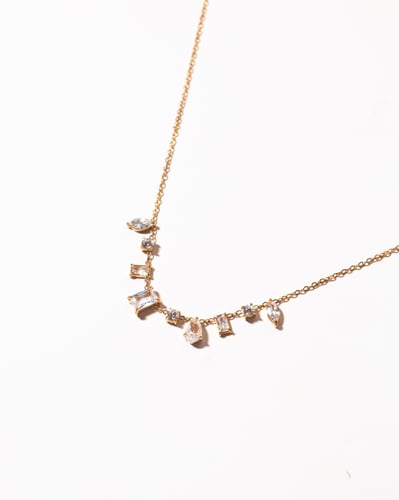 قلادة نفيس مطلية بالذهب عيار 18 ومرصعة بالزركون- ق...