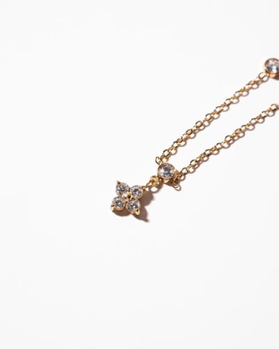 قلادة سحر مطلية بالذهب عيار 18 ومرصعة بالزركون - ق...