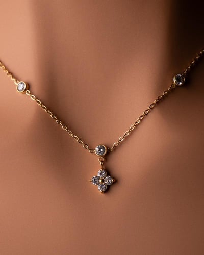 قلادة سحر مطلية بالذهب عيار 18 ومرصعة بالزركون - ق...