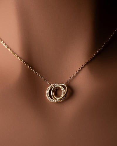 قلادة سبات مطلية بالذهب عيار 18 ومرصعة بالزركون -...