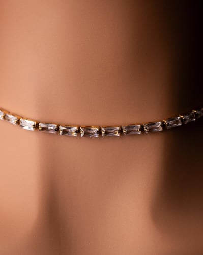 قلادة رونق مطلية بالذهب عيار 18 ومرصعة بالزركون -...