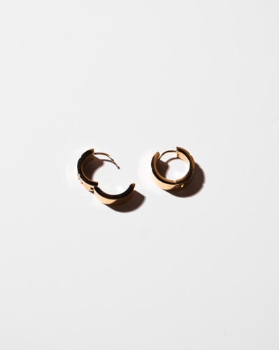 أقراط مراس مطلية بالذهب عيار 18 ومرصعة بالزركون -...