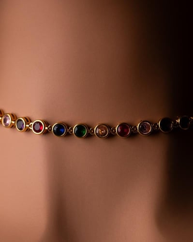 قلادة فخار مطلية بالذهب عيار 18 ومرصعة بالزركون- ق...