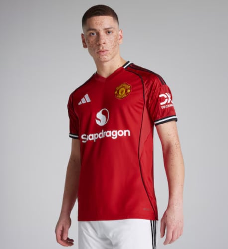 طقم مانشيستر يونايتد الاساسي 2026