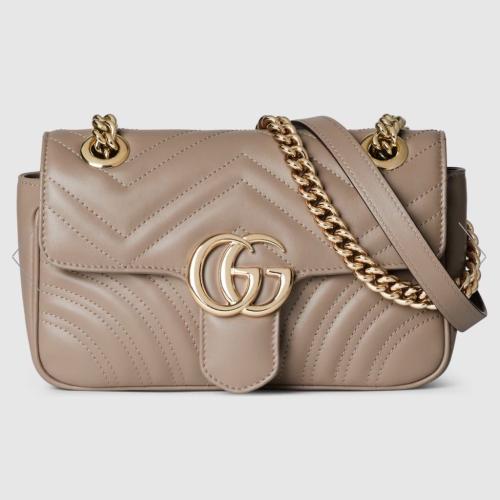 شنط Gucci وسط