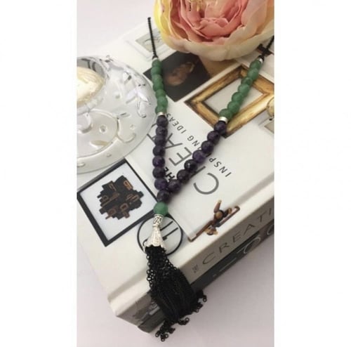 سلسله بحجر العقيق الاخضر وحجر الاماتيست البنفسجي