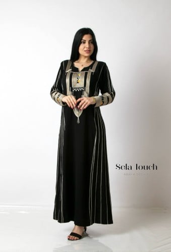 ثوب عسيري بتفاصيل دقيقة وكثيفة