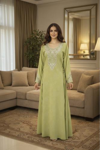 جلابية راقية لاطلالة ملكية ناعمة