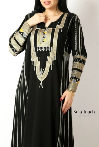 ثوب عسيري بتفاصيل دقيقة وكثيفة