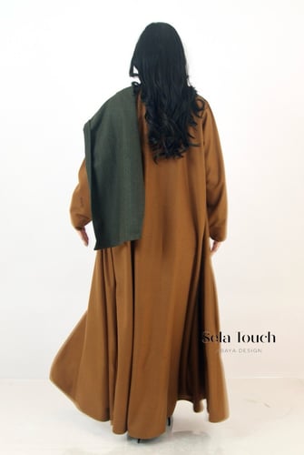 عباية جوخ مميزة مع شال جوخ مقلم