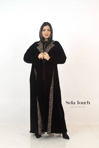 عباية مخمل مع قماش مطرز