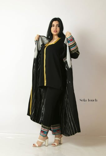 عباية عسيرية مع بنطلون مطرز وبلوزة