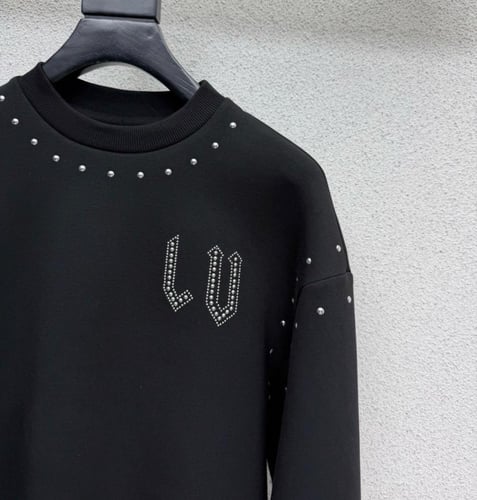 سويتر LV الشهير الفخم