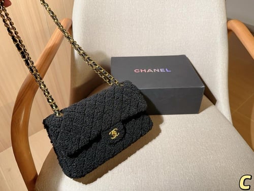 شنطه ….CH الشتويه الفخمه