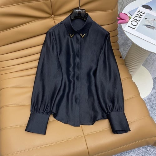 قميص V حرير فخم