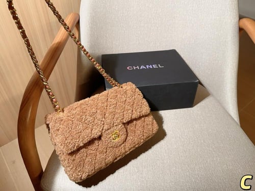 شنطه ….CH الشتويه الفخمه