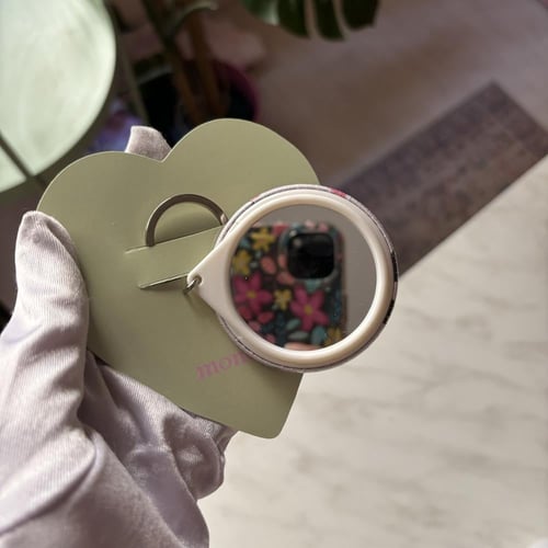 ميدالية مع مراية بالاسم تخرج