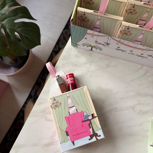 صندوق توزيعات ميني ميك اب