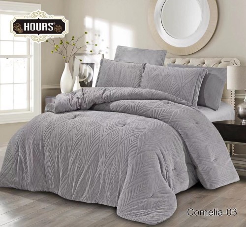 مفرش كورلان ملمسة ناعم مخمل وفرو دافي نفرين