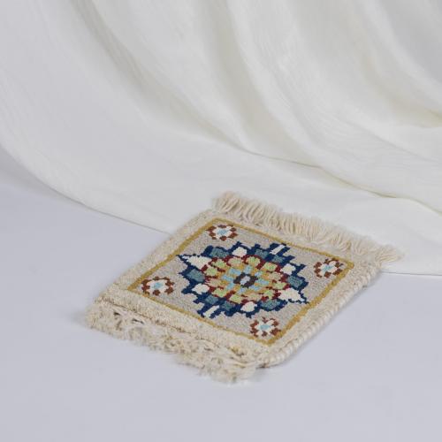 كوستر حرير هندي صغير