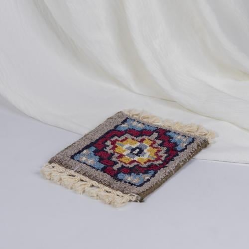 كوستر حرير هندي صغير