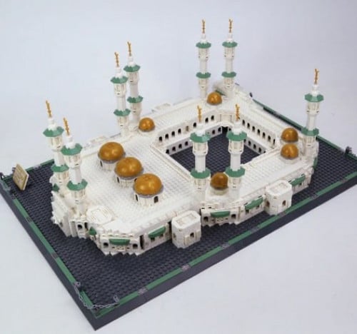 مكعبات ليجو 2291 لبناء نموذج المسجد الحرام
